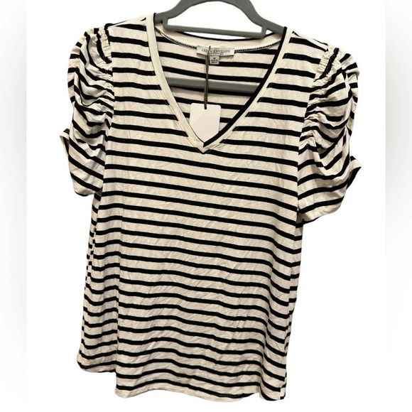 Green Envelope Tops - Green Envelope | V Neck Puff Sleeve Top (M)